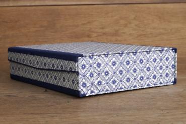 Schachtel für Erinnerungen blau weißes Muster